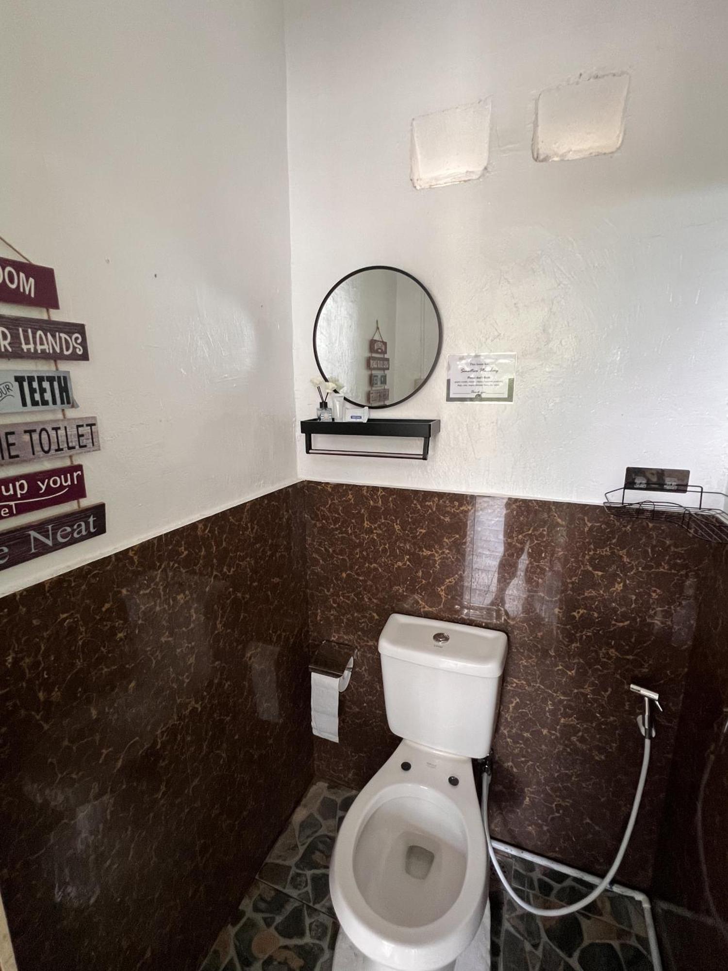Eighty8 Tourist Inn Coron Buitenkant foto