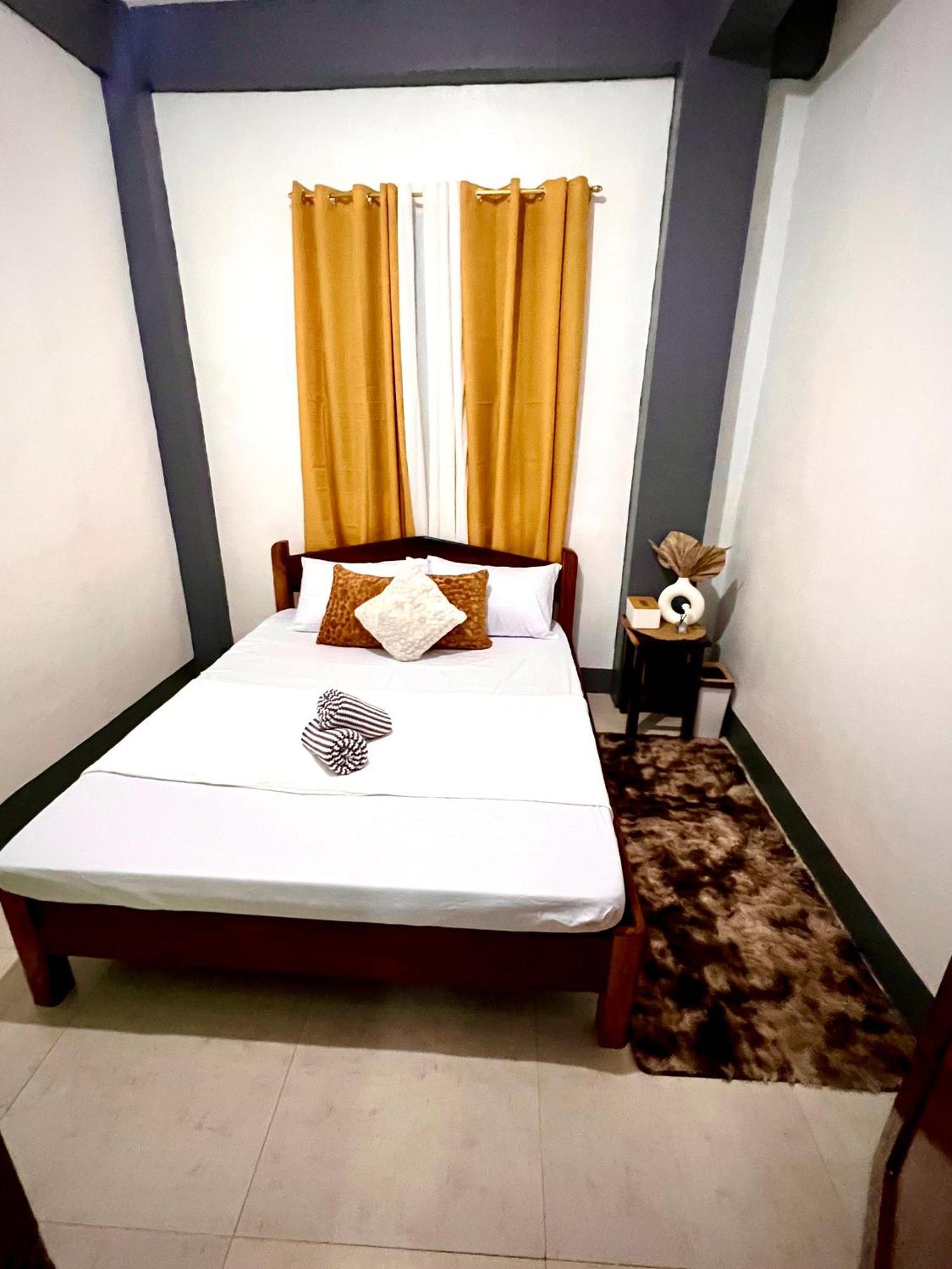 Eighty8 Tourist Inn Coron Buitenkant foto