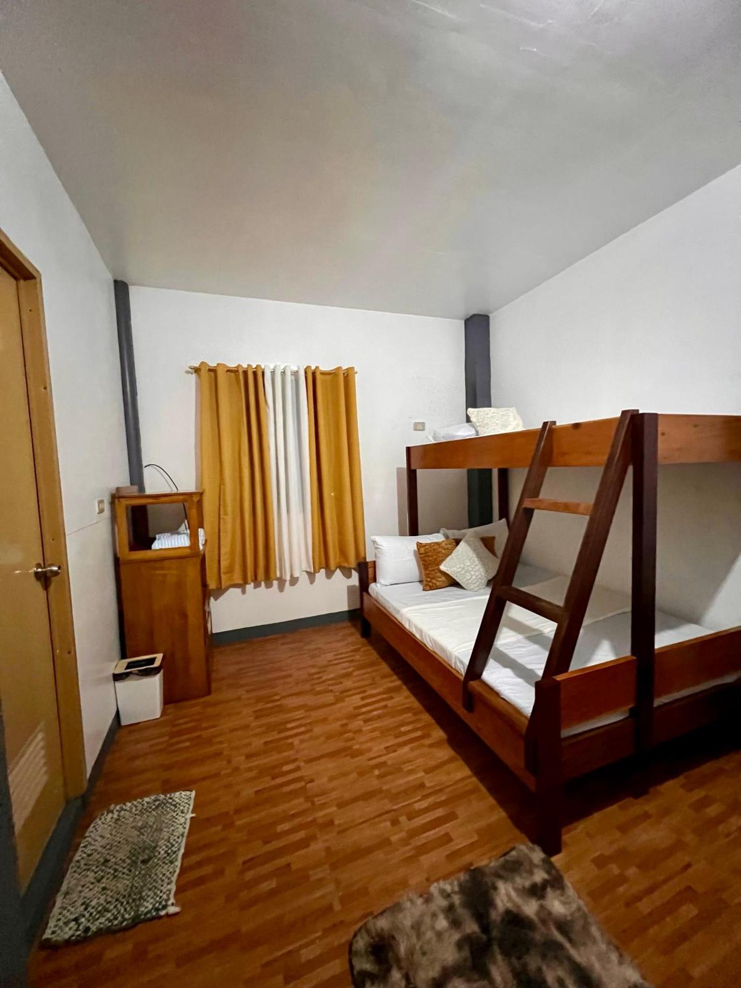 Eighty8 Tourist Inn Coron Buitenkant foto