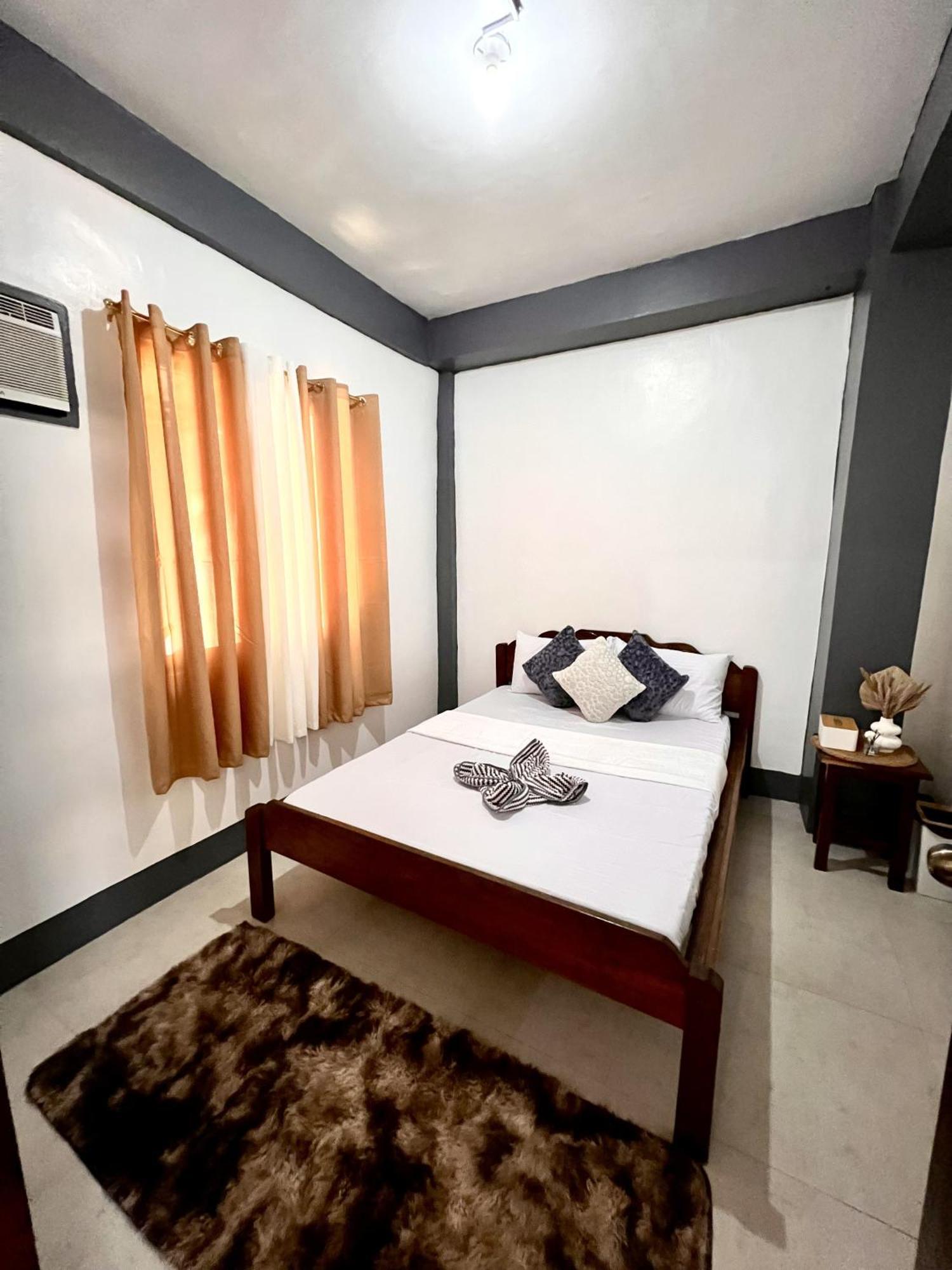 Eighty8 Tourist Inn Coron Buitenkant foto